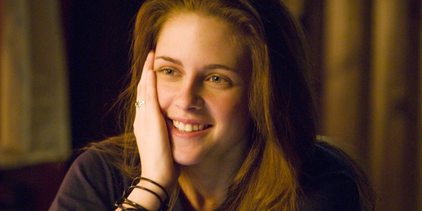 Kristen Stewart smiling in Adventureland