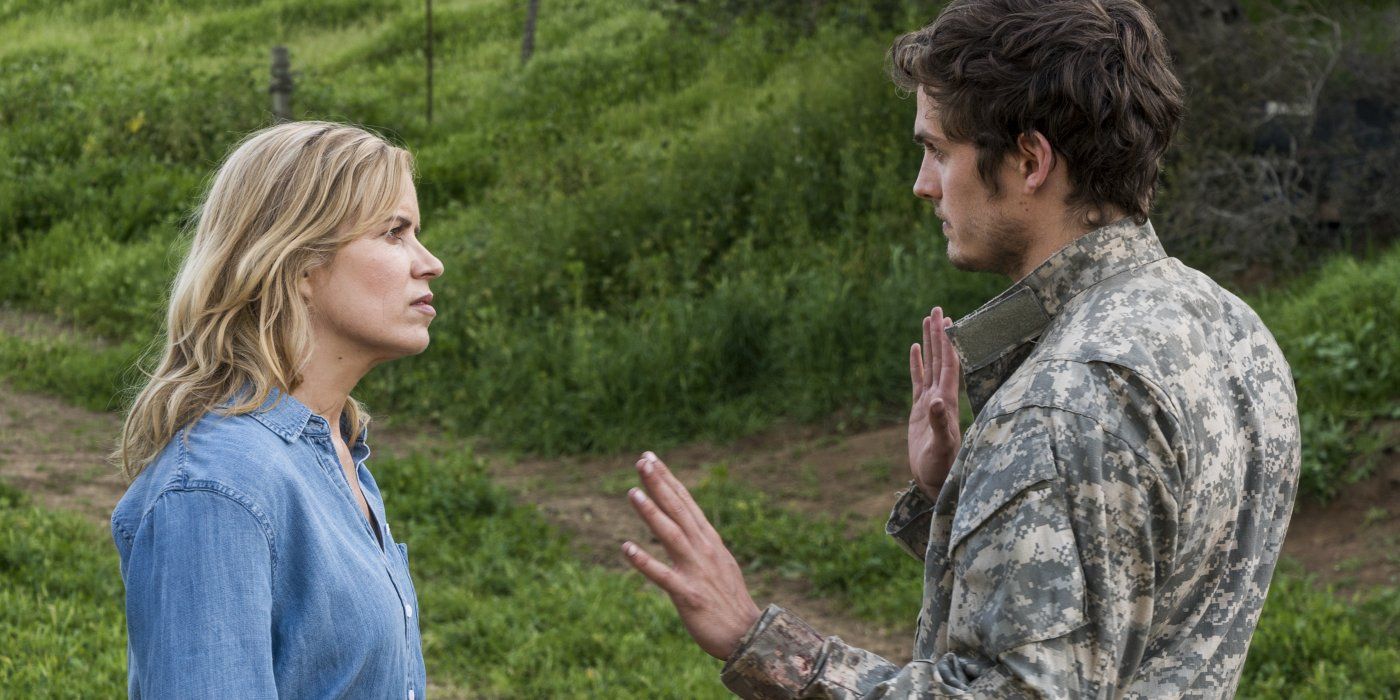 Kim Dickens as Madison and Daniel Sharman as Troy in discussion in Fear the Walking Dead