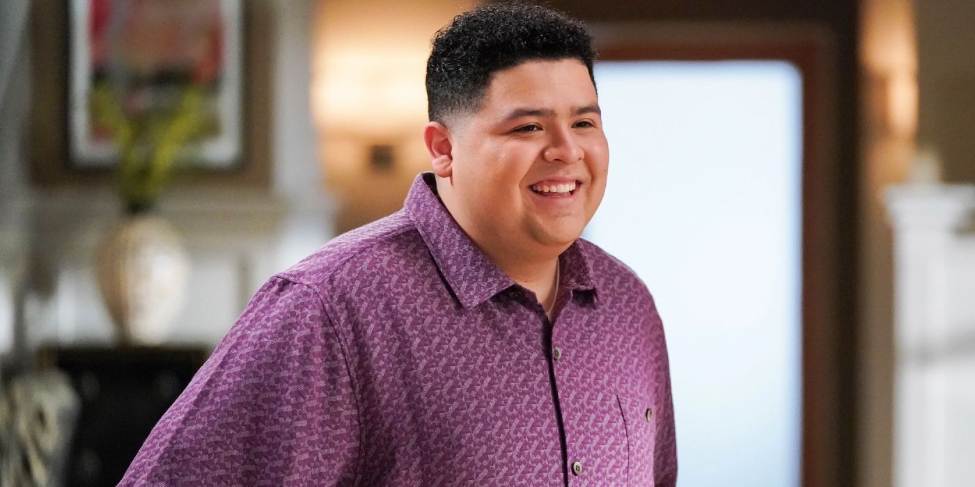 Manny smiling in Modern Family