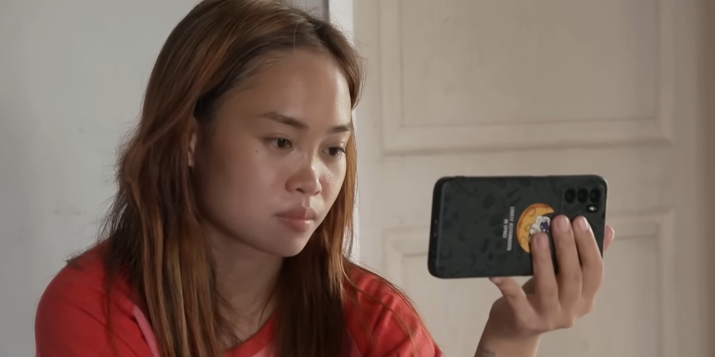Mary In 90 Day Fiance looking at phone serious expression