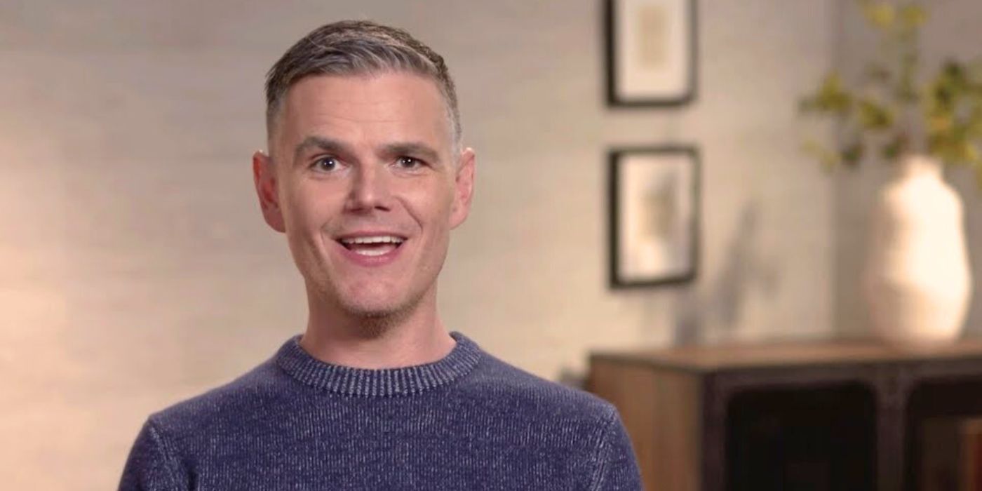 Michael Ausiello talking in an interview