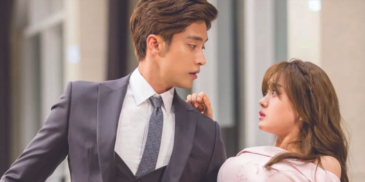 A man carrying a woman in the K-drama My Secret Romance