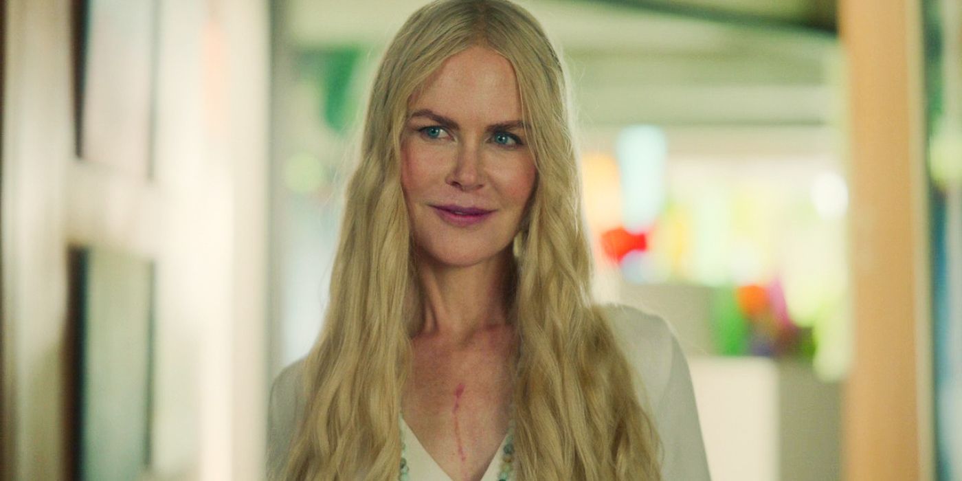 Nicole Kidman en el papel de Masha sonríe 