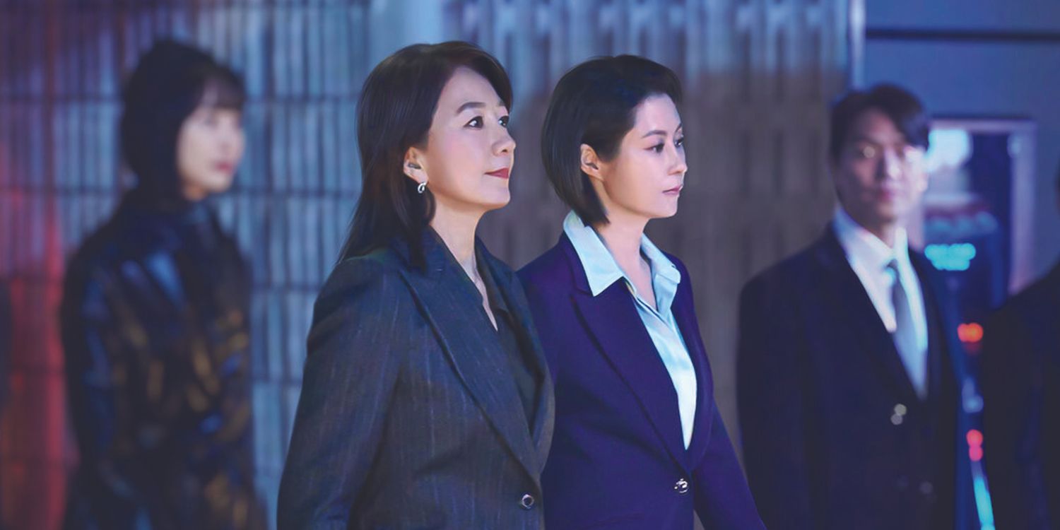 The cast of Queenmaker k-drama in blue suits