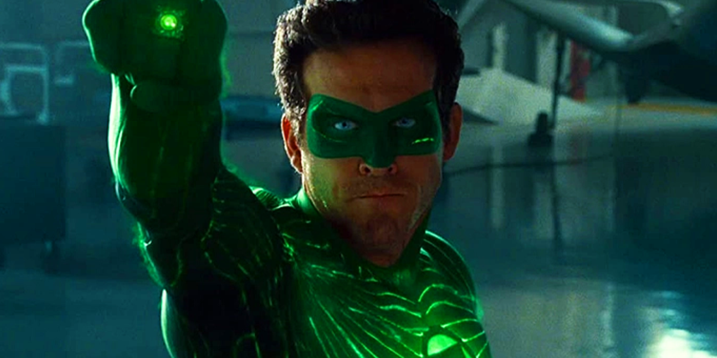 Ryan Reynolds using the ring in Green Lantern