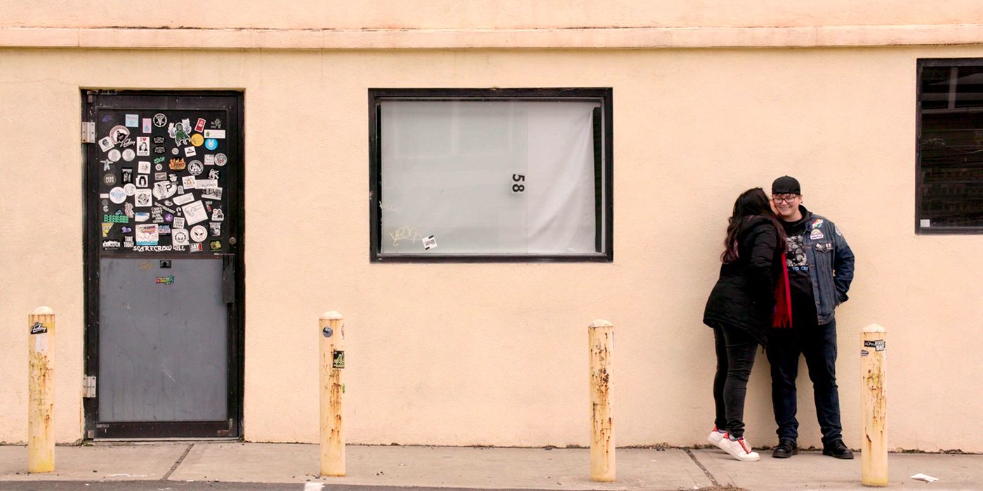 Sav and Riley Rodgers outside the Quick Stop in Chasing Chasing Amy