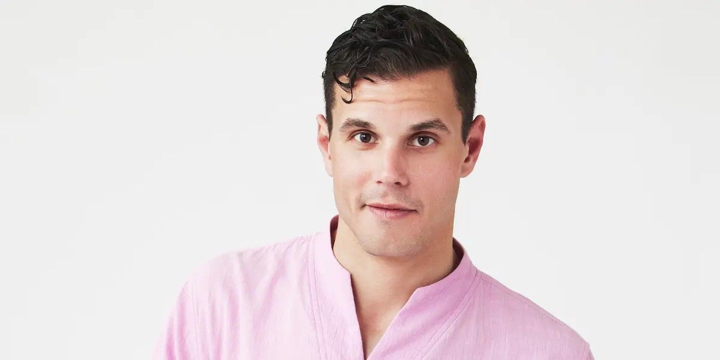 Spencer Storbeck The Bachelorette Season 20 wearing pink shirt