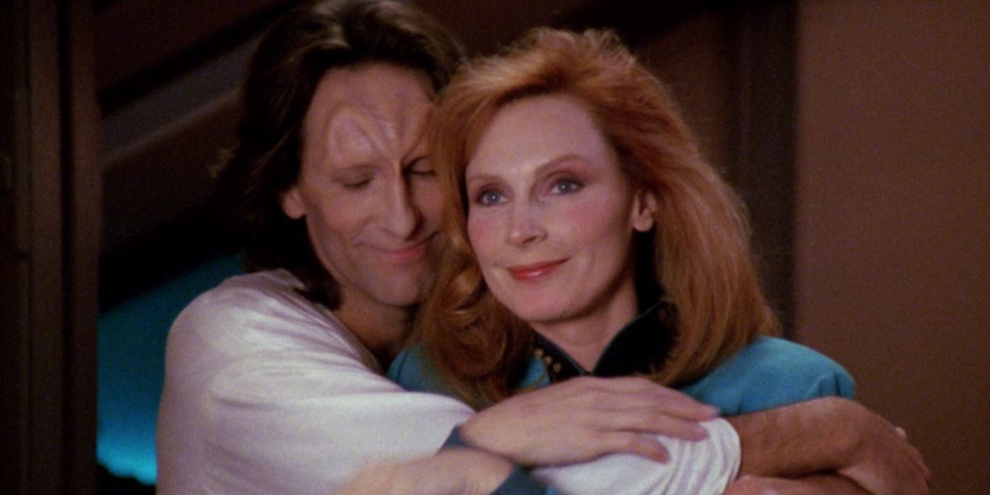 Star Trek: TNG's Dr. Crusher Almost Romanced A Romulan Defector