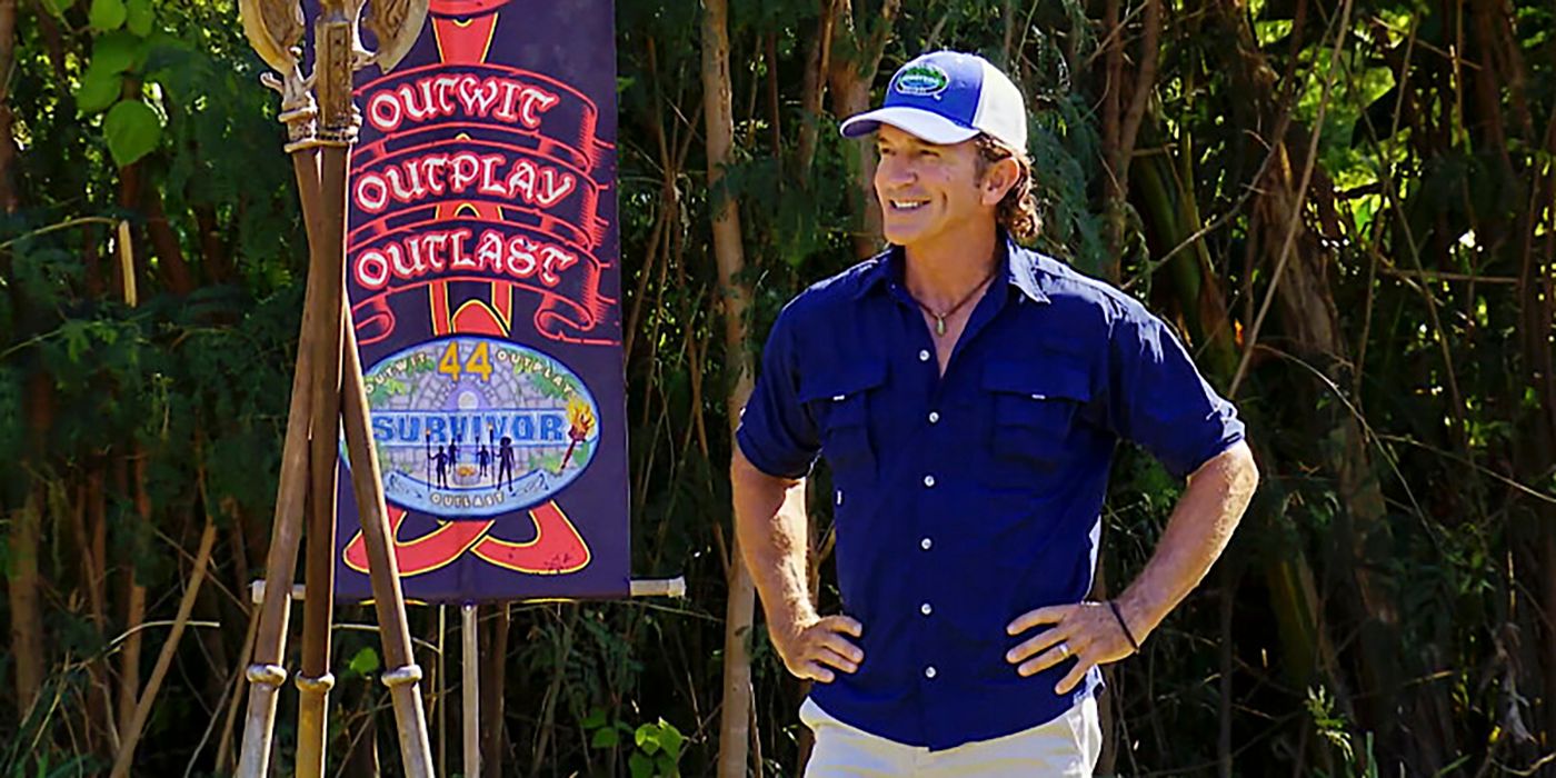 Jeff Probst hosting a compeтιтion on Survivor 44.