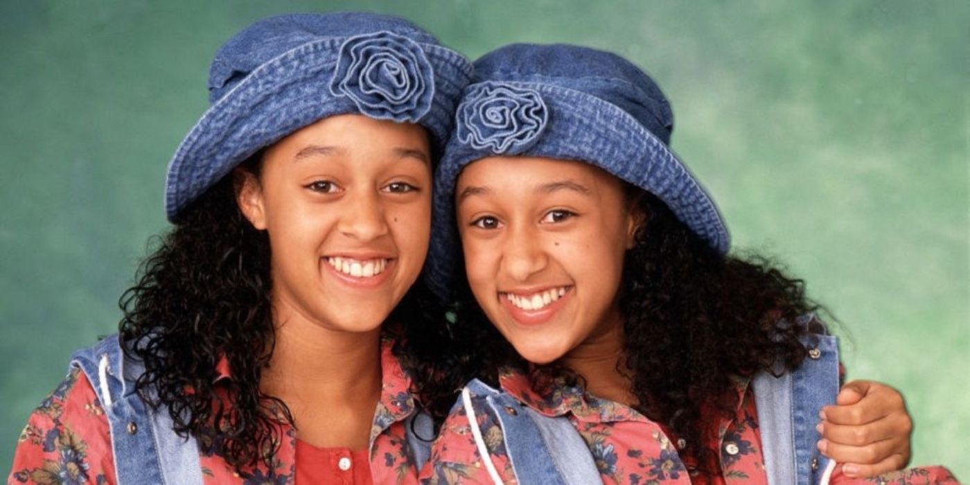 Tia and Tamera Mowrey in a promotional photo for Sister, Sister