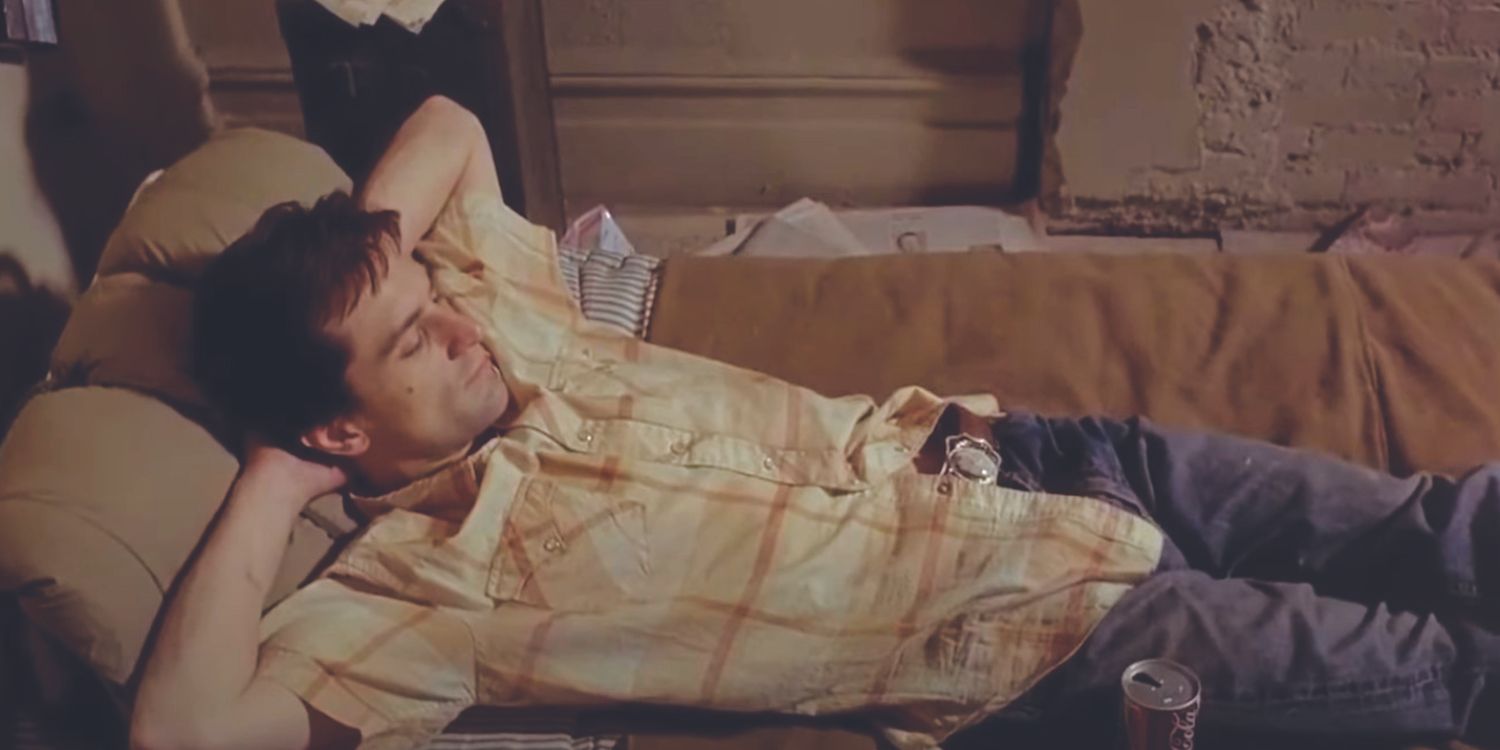 Robert De Niro as Travis Bickle at home on the couch in Taxi Driver