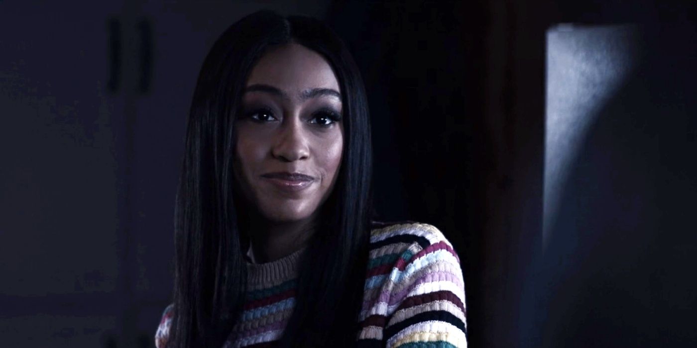Isabella smiling in Cruel Summer season 2, episode 9.