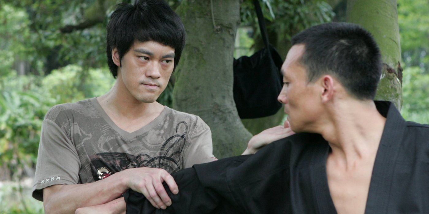 Danny Chan in The Legend of Bruce Lee holding anorher mans shoulder 