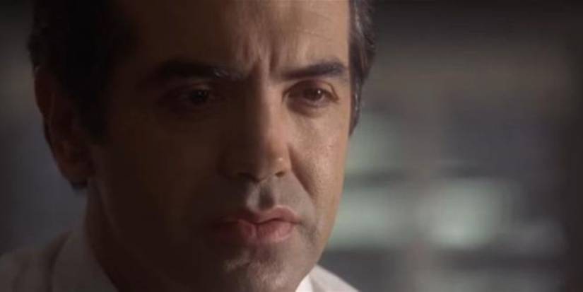 Dave Kujan (Chazz Palminteri) looking intently in The Usual Suspects