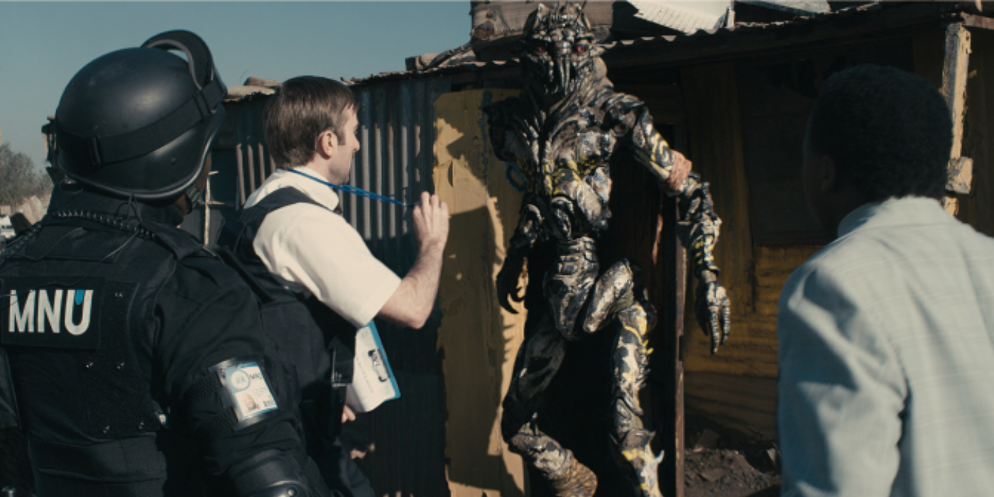 The authorities talk to an alien in District 9.