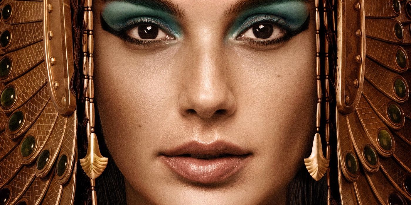 Close up of Gal Gadot as Cleopatra
