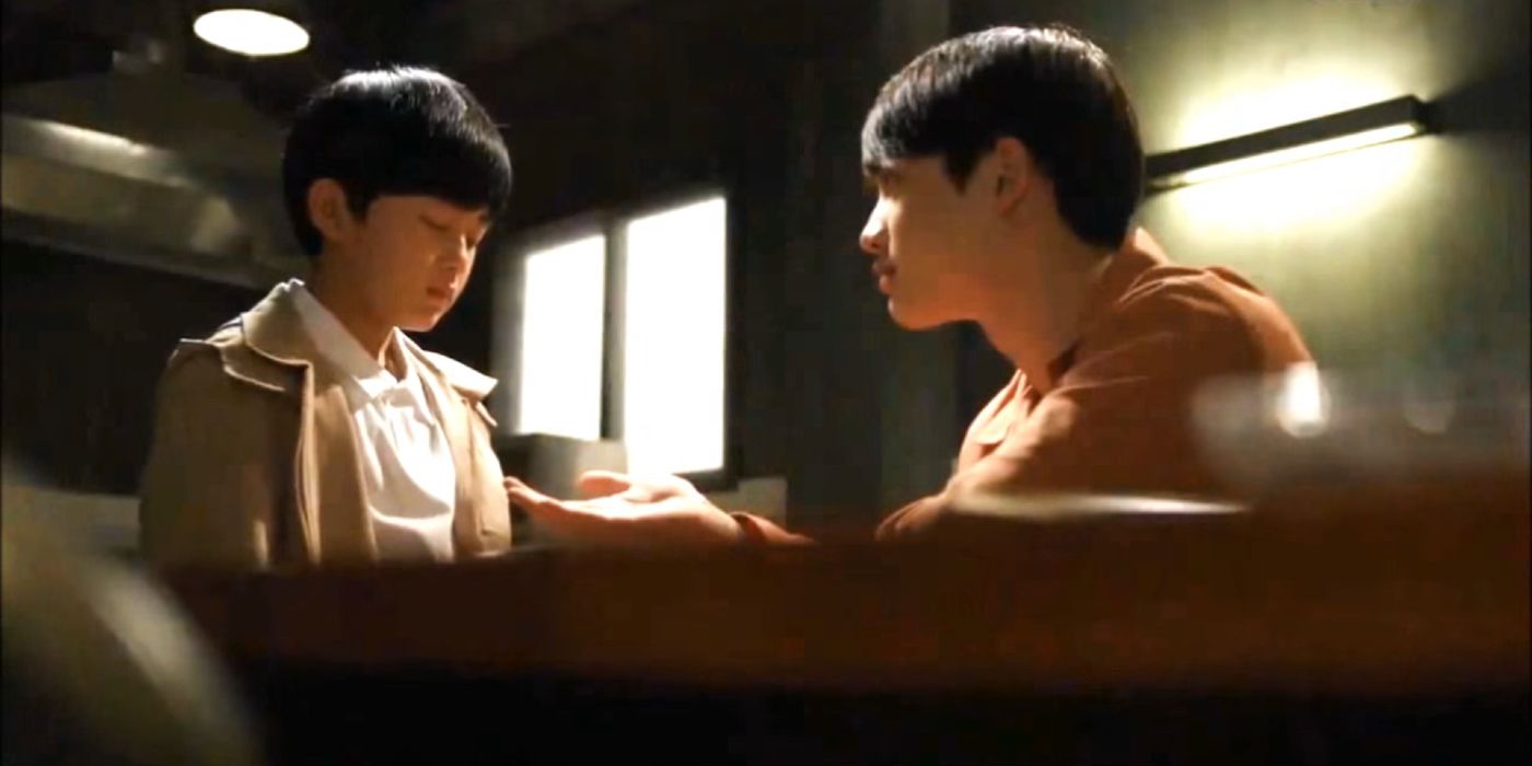 Serial killer Joon-young holds his hand out to a child in Hello Monster.