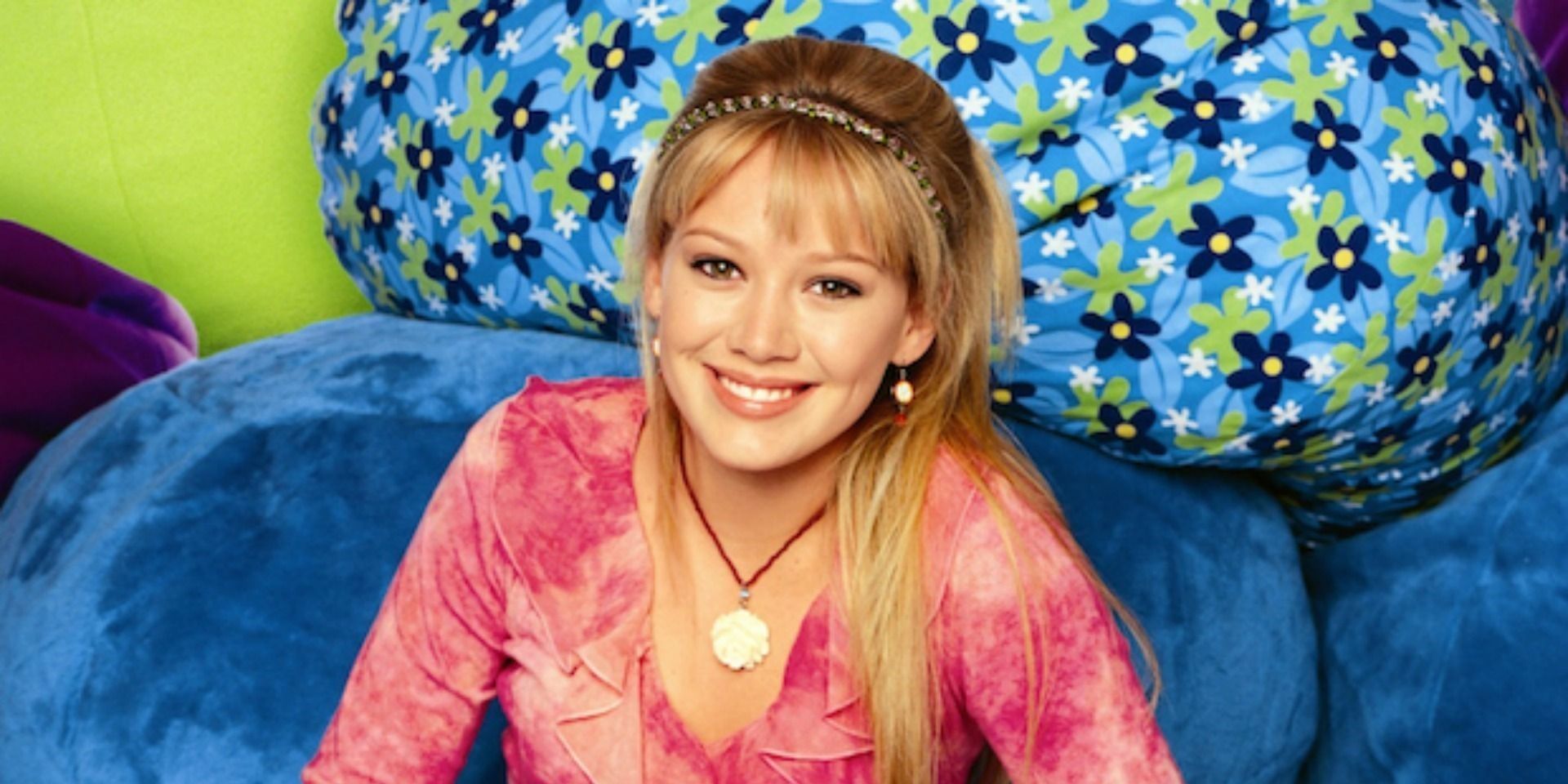 Hilary Duff smiling as Lizzie McGuire