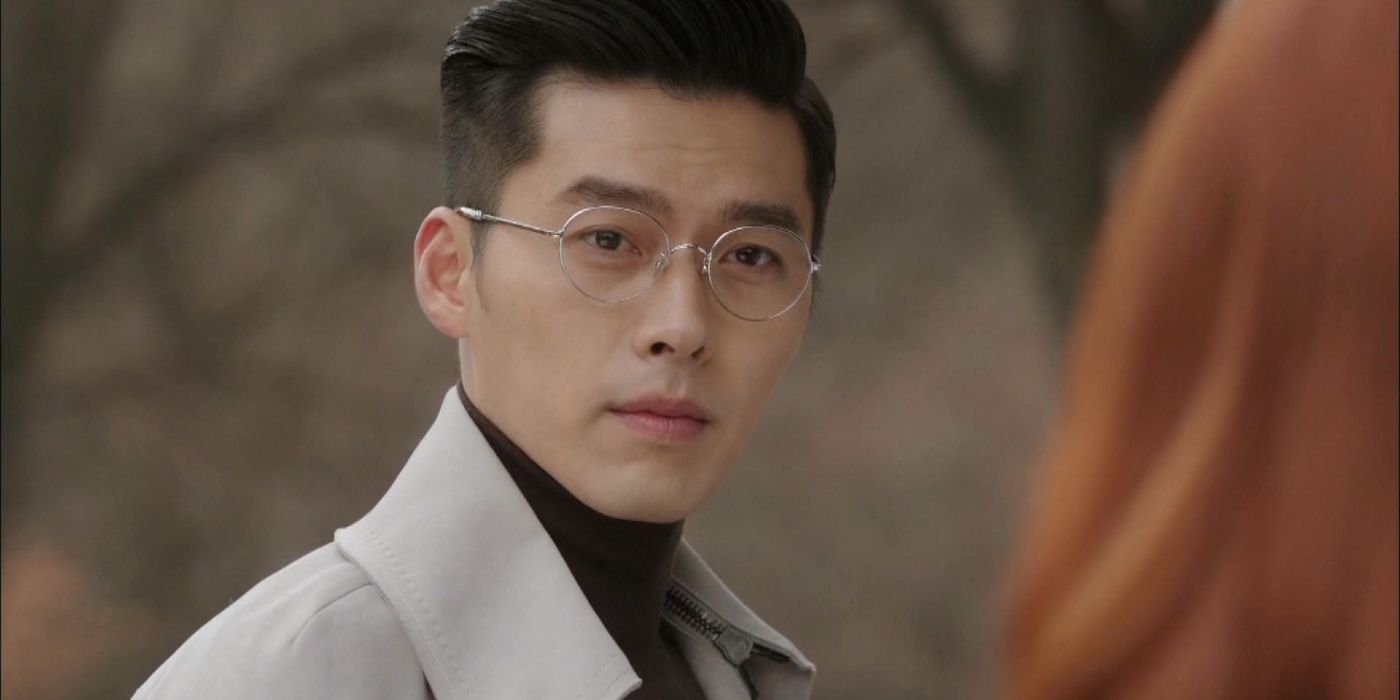 Seo-jin wears glasses and smiles in Hyde, Jekyll, Me.