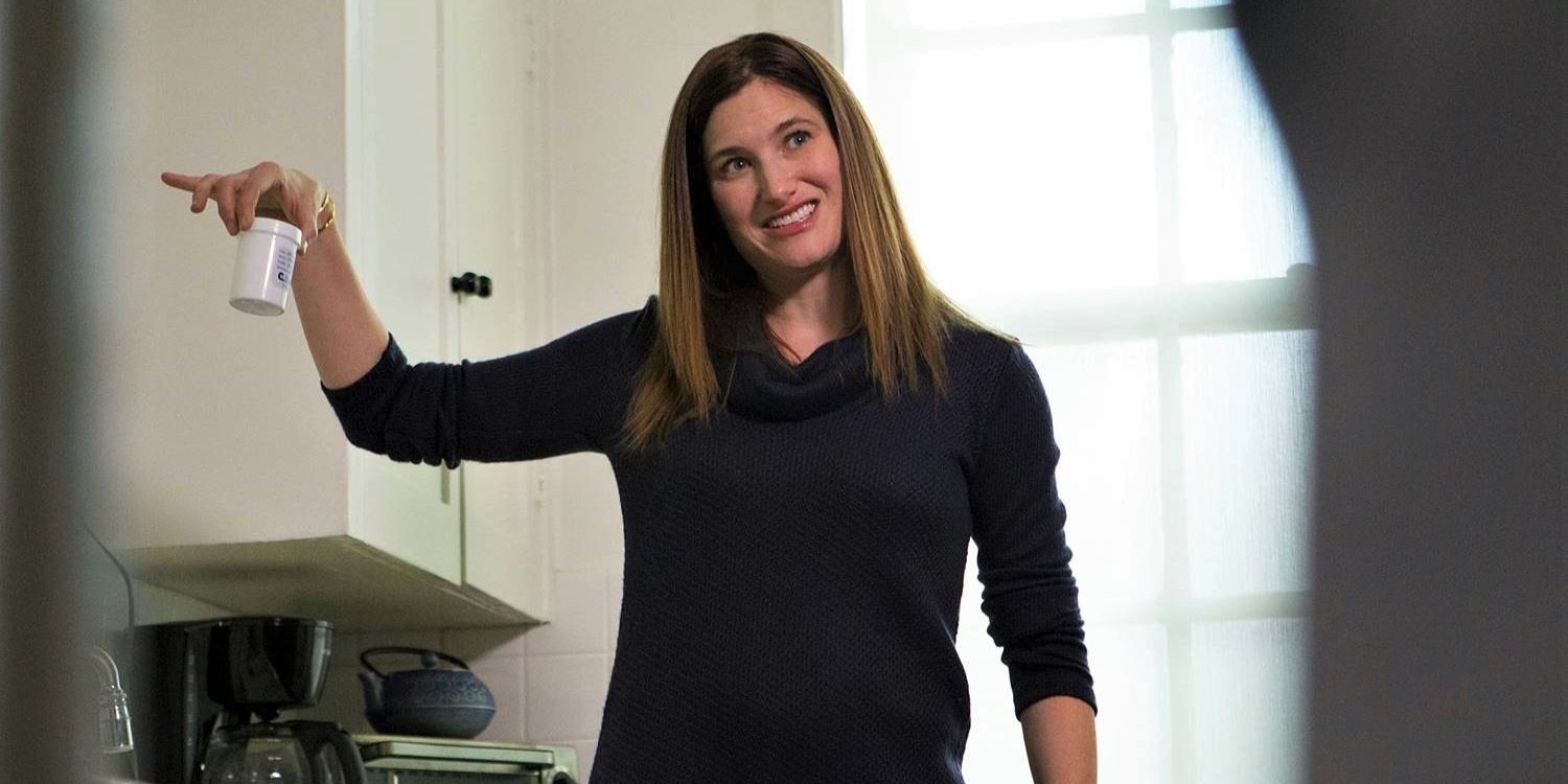 Kathryn Hahn holding a container in Brooklyn Nine-Nine