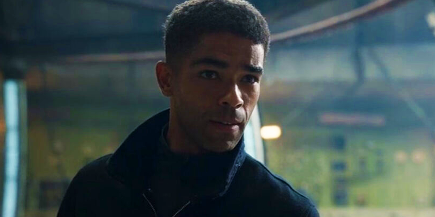 Kingsley Ben-Adir as Gravik with Super Skrull machine in Secret Invasion episode 3