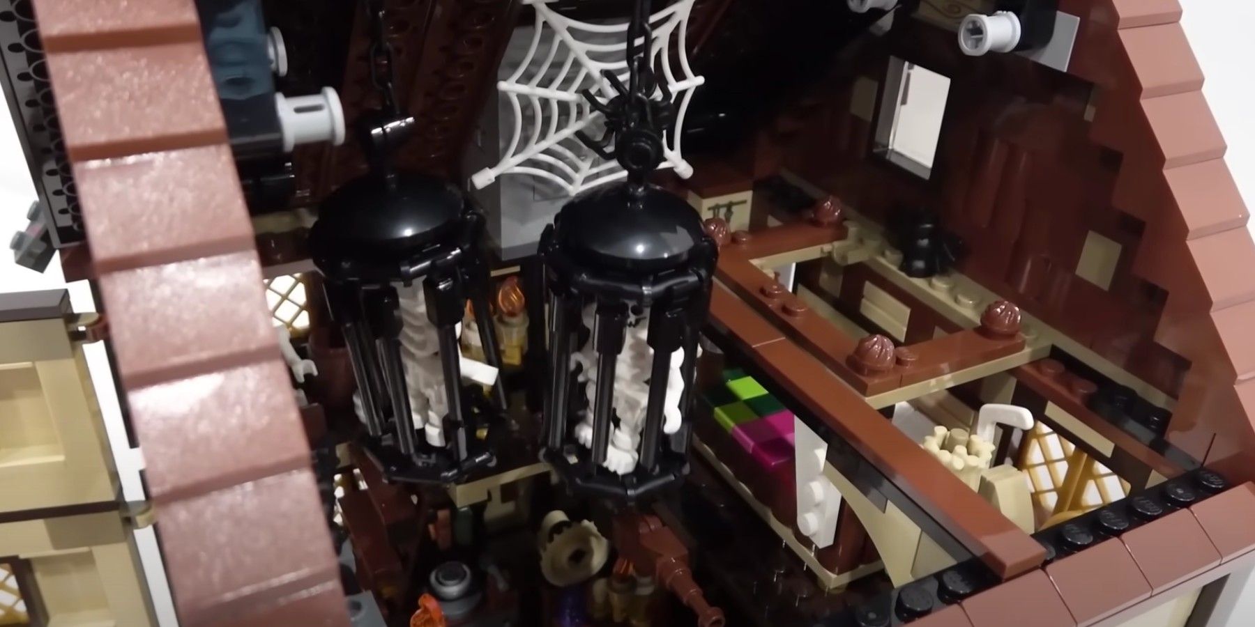 LEGO Hocus Pocus Sanderson Sisters Cottage Skeletons