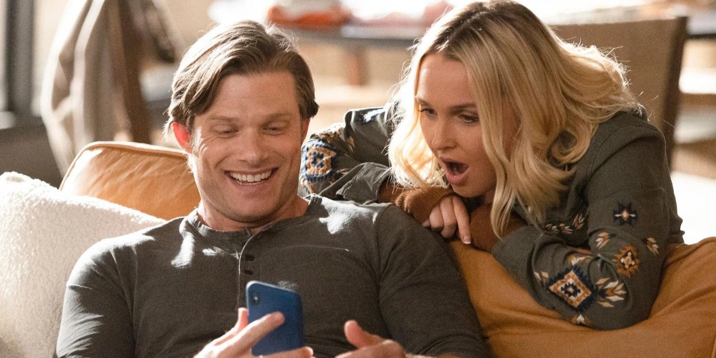 Link and Jo smiling while looking at phone in Grey's Anatomy