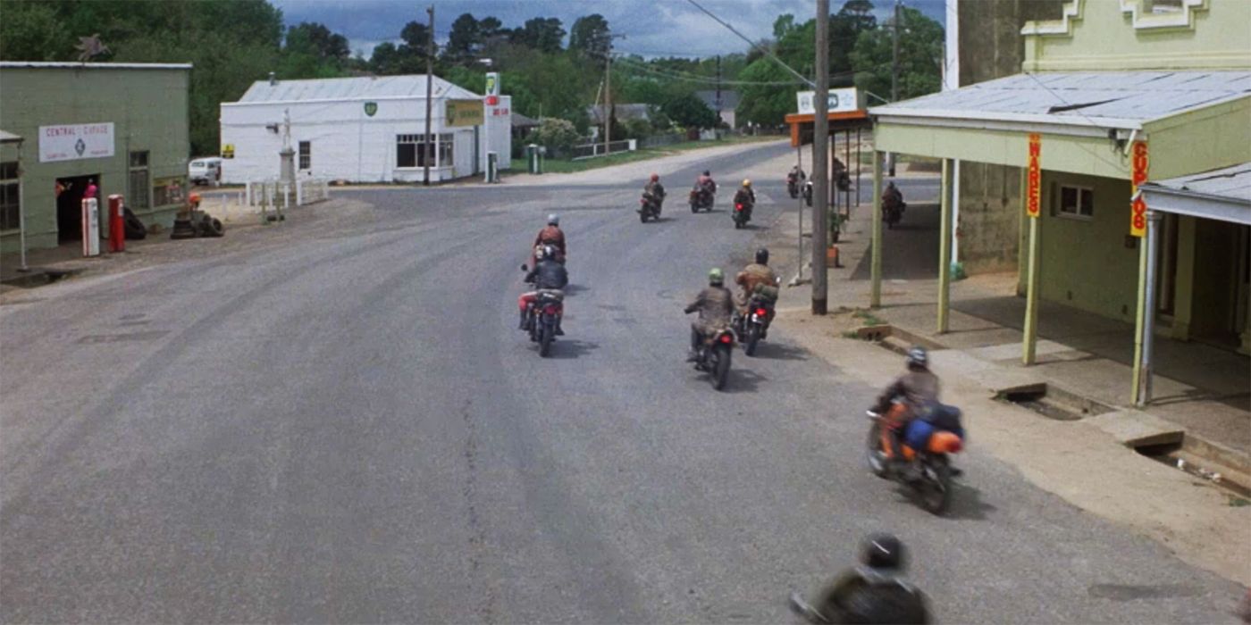 Mad Max 1979 Toecutter gang arrives