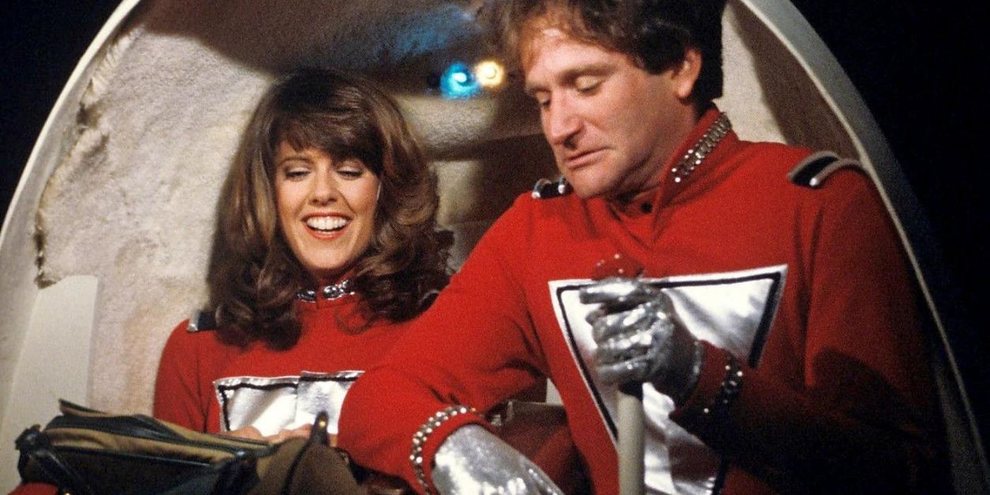 Mork and Mindy sitting inside an egg-shaped UFO in Mork & Mindy