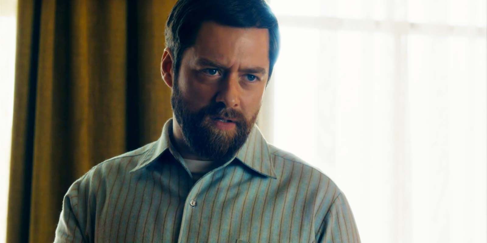 Richard Rankin como Roger Mackenzie en la temporada 7 de Outlander