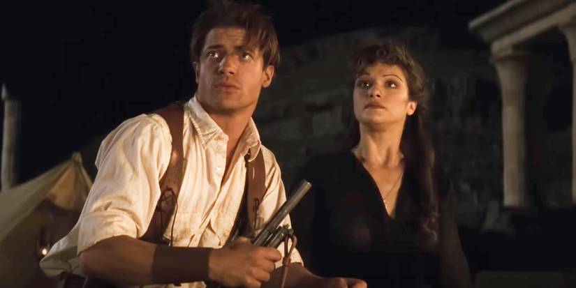 Rick and Evelyn looking up in The Mummy (1999)