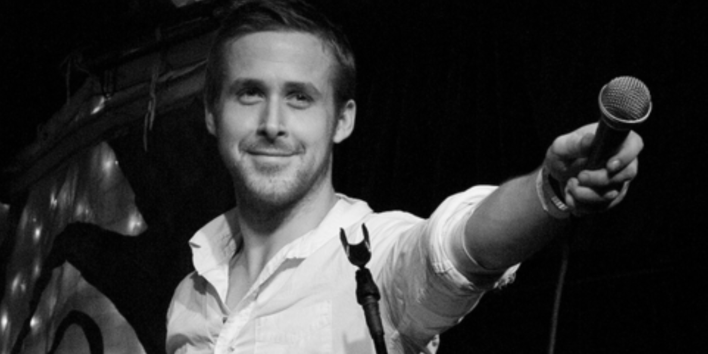 Ryan Gosling Bernyanyi