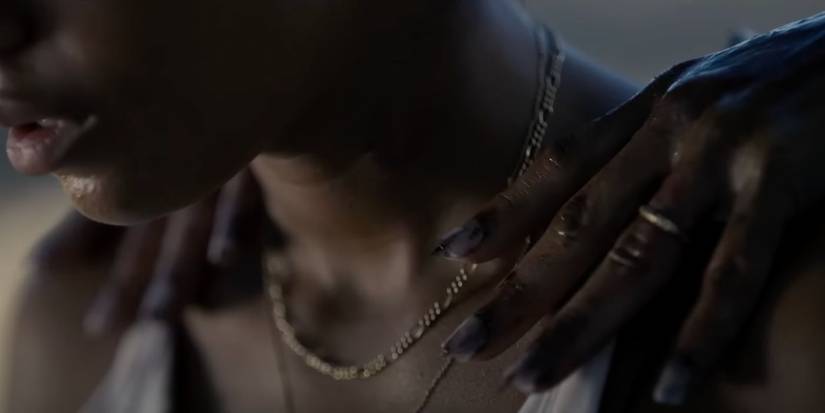 Sophie Wilde as Mia in Talk to Me with a hand on her shoulder.