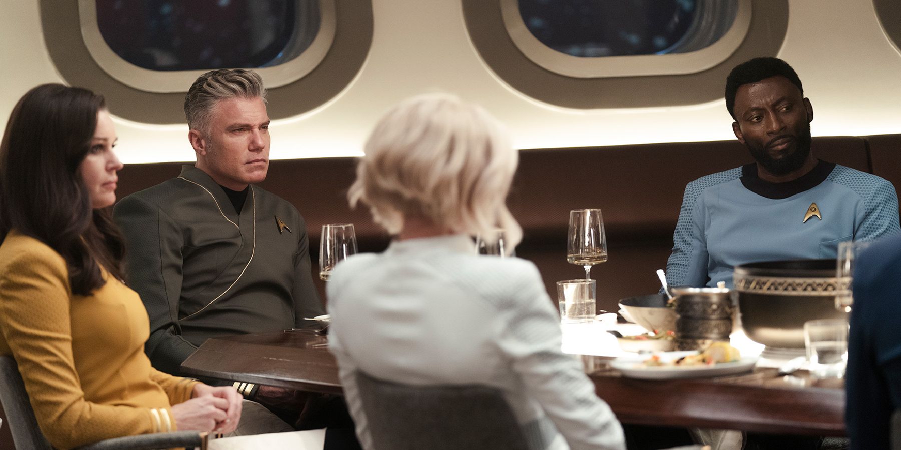 The senior Enterprise staff have a welcoming meal for Dak&rsquo;Rah