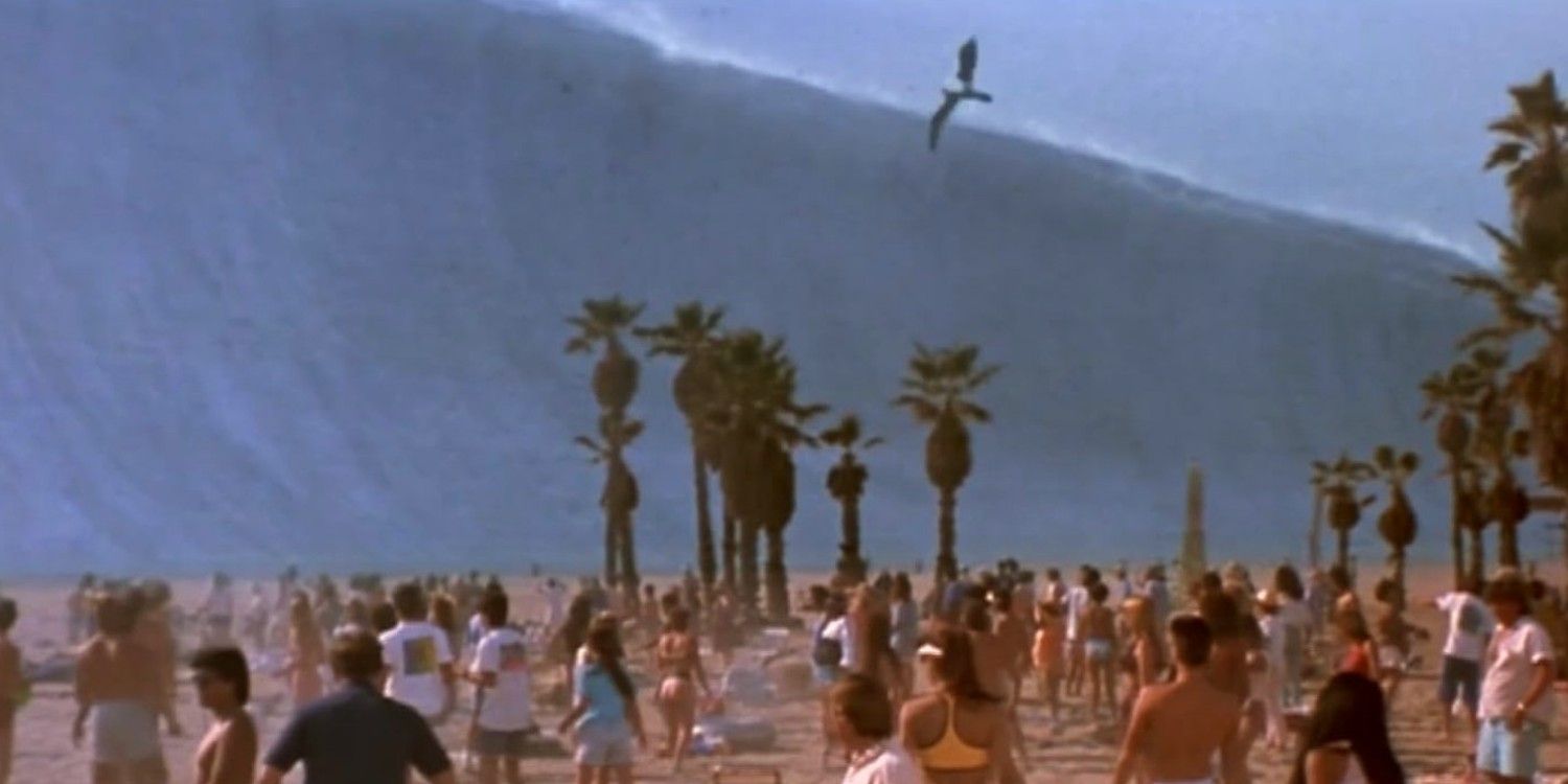 Onlookers watch megastunami in The Abyss
