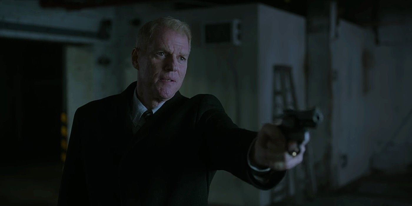 Noah Emmerich as Stan Beeman aiming a gun at the Jennings in The Americans