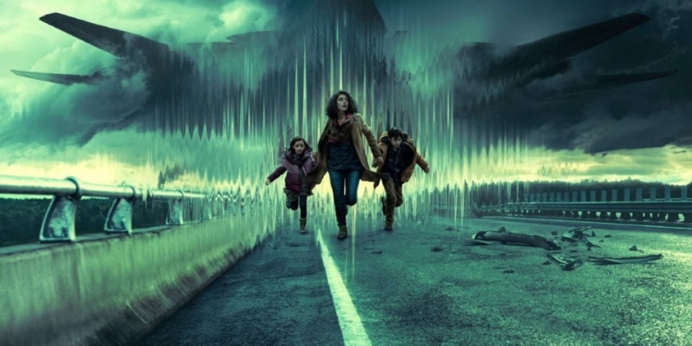Three survivors running away from an alien invasion