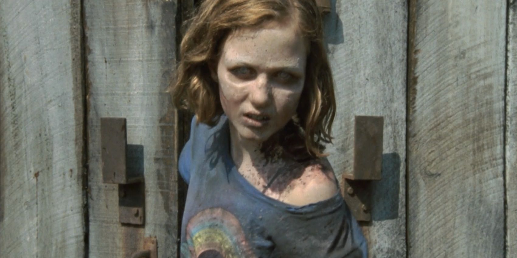 صوفيا أوندد تخرج من الحظيرة في The Walking Dead