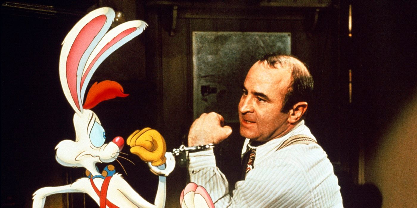 Bob Hoskins as Eddie Valiant and Roger Rabbit handcuffed together.