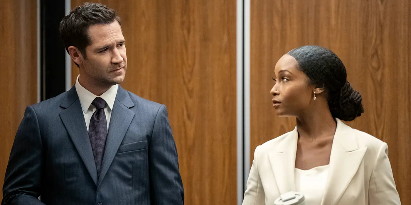 يايا ديكوستا بدور أندريا في The Lincoln Lawyer Season 2 في مصعد مع Mikey