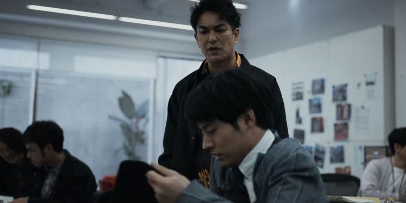 Akira at his job in the Zom 100 live-action movie