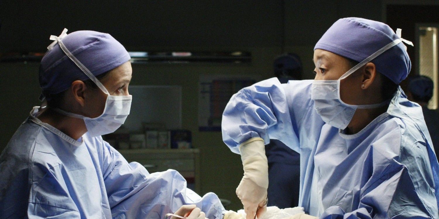 An image of Cristina and Meredith operating on Grey&rsquo;s Anatomy