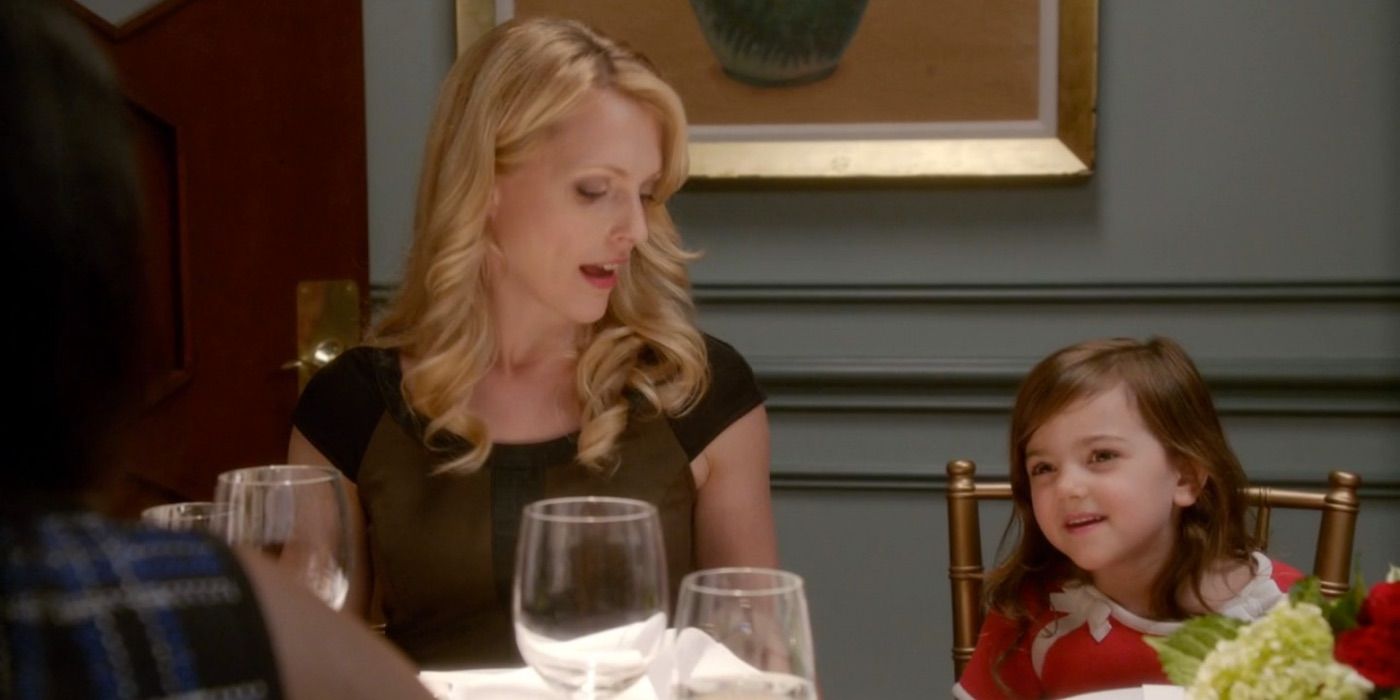Clementine talks to Mindy in The Mindy Project