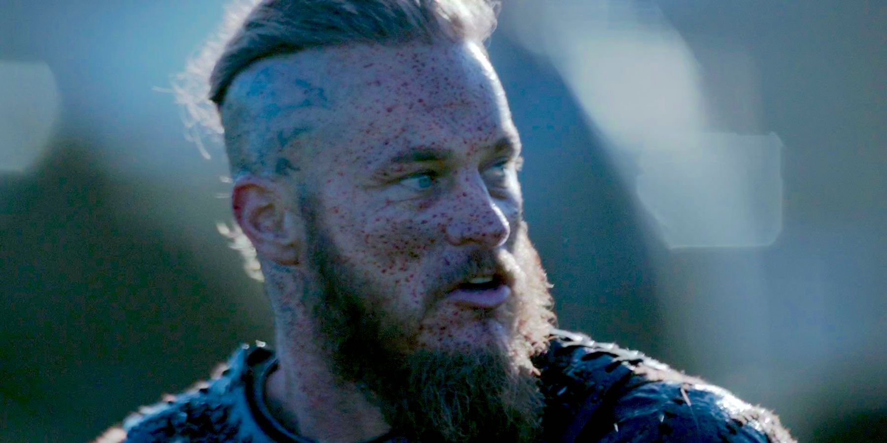 Ragnar cubierto de sangre en la temporada 2 de Vikings