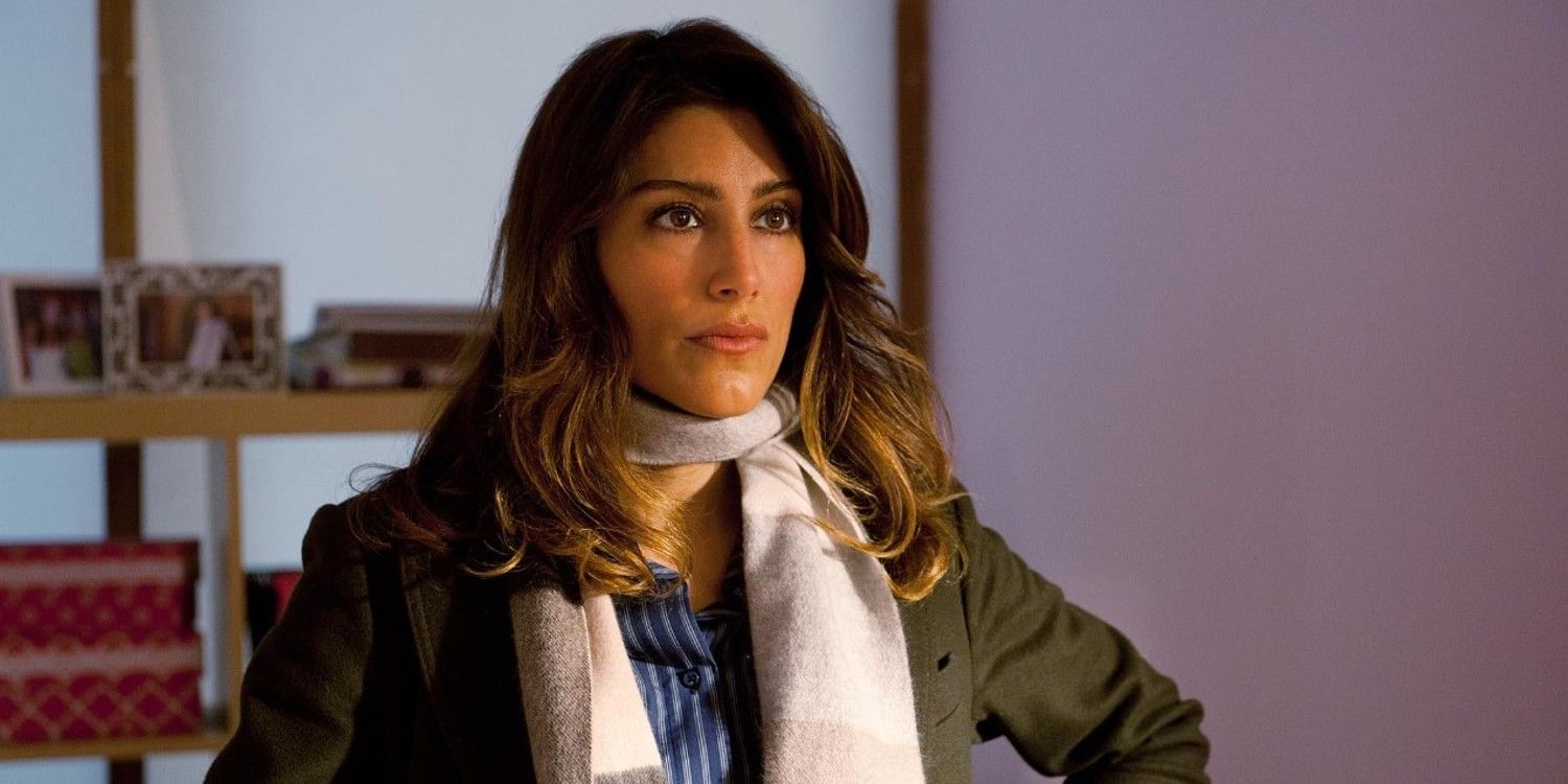 Jennifer Esposito as Jackie with her hands on her hips in Blue Bloods 