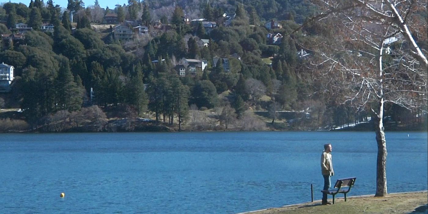 Patrick Brice as Aaron waiting for Josef at the lake in Creep