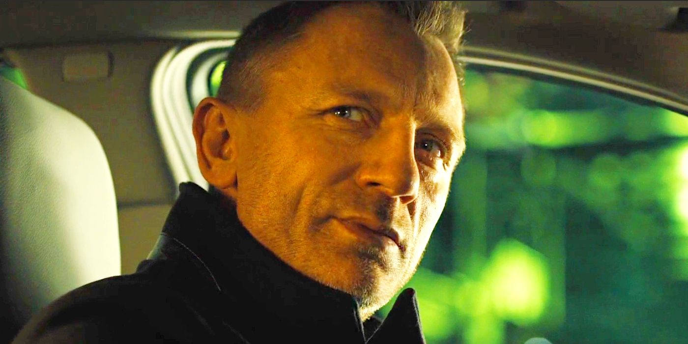 Daniel Craig as James Bond smirking in Skyfall.