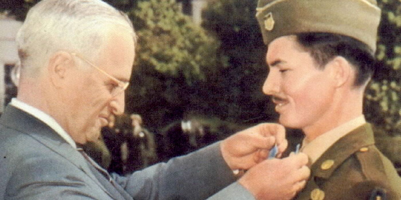 President Harry Truman awarding the Medal of Honor to conscientious objector Desmond Doss