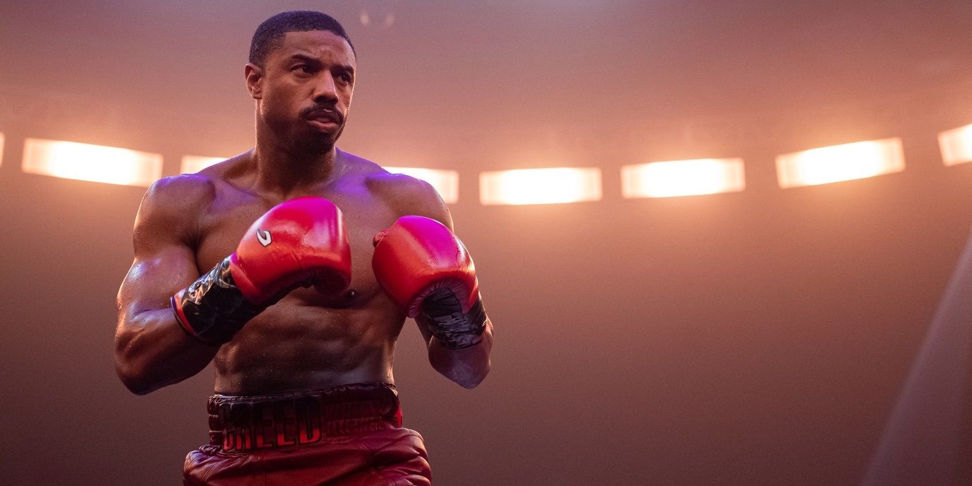 Michael B. Jordan como Adônis "Donnie" Creed dentro do ringue em Creed III.