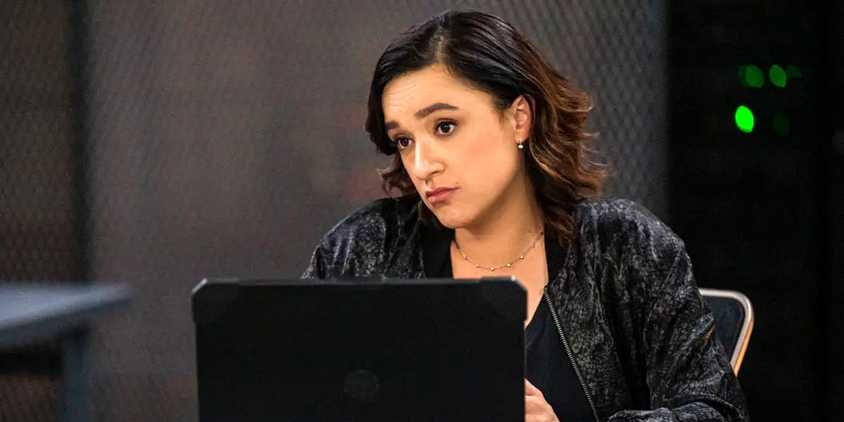 Keisha Castle-Hughes as Hana Gibson behind a laptop in FBI Most Wanted